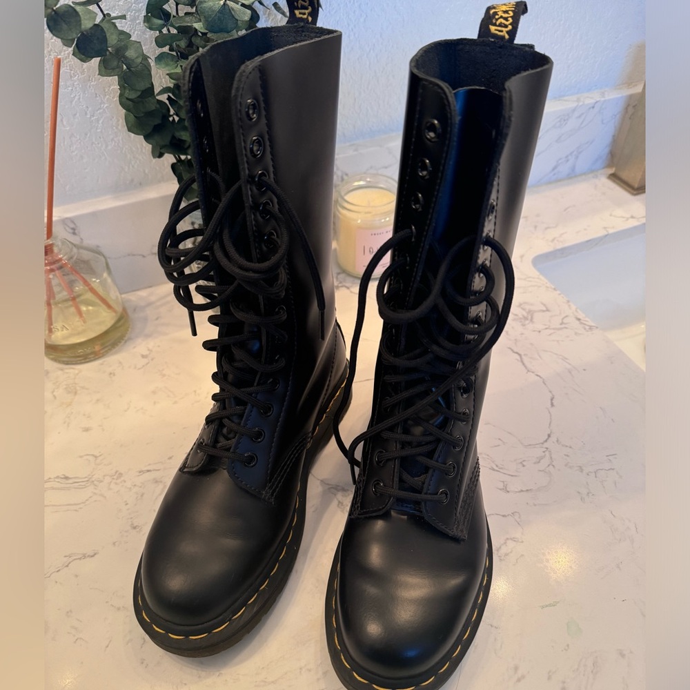 Dr. Marten combat boot Sz 37 EUC